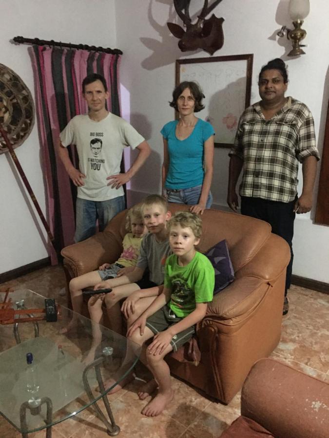 Villa25 Homestay Free Pick Up From The Centre แคนดี้ ภายนอก รูปภาพ
