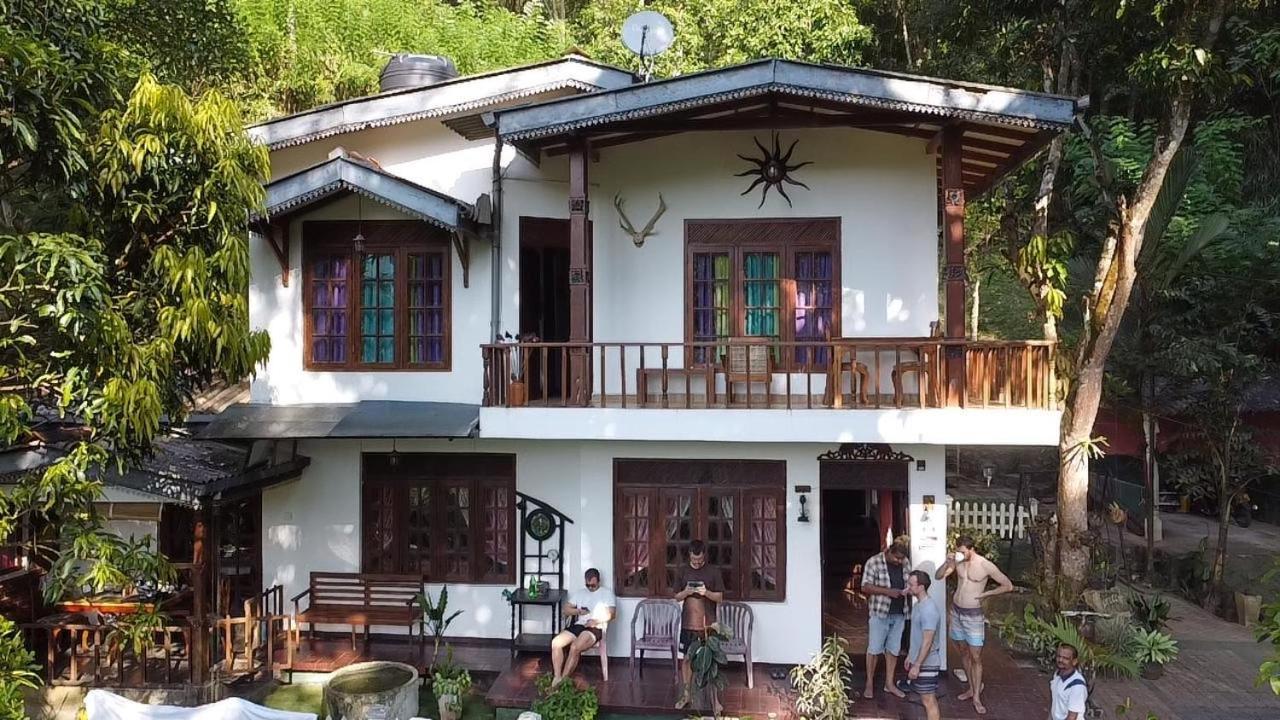 Villa25 Homestay Free Pick Up From The Centre แคนดี้ ภายนอก รูปภาพ
