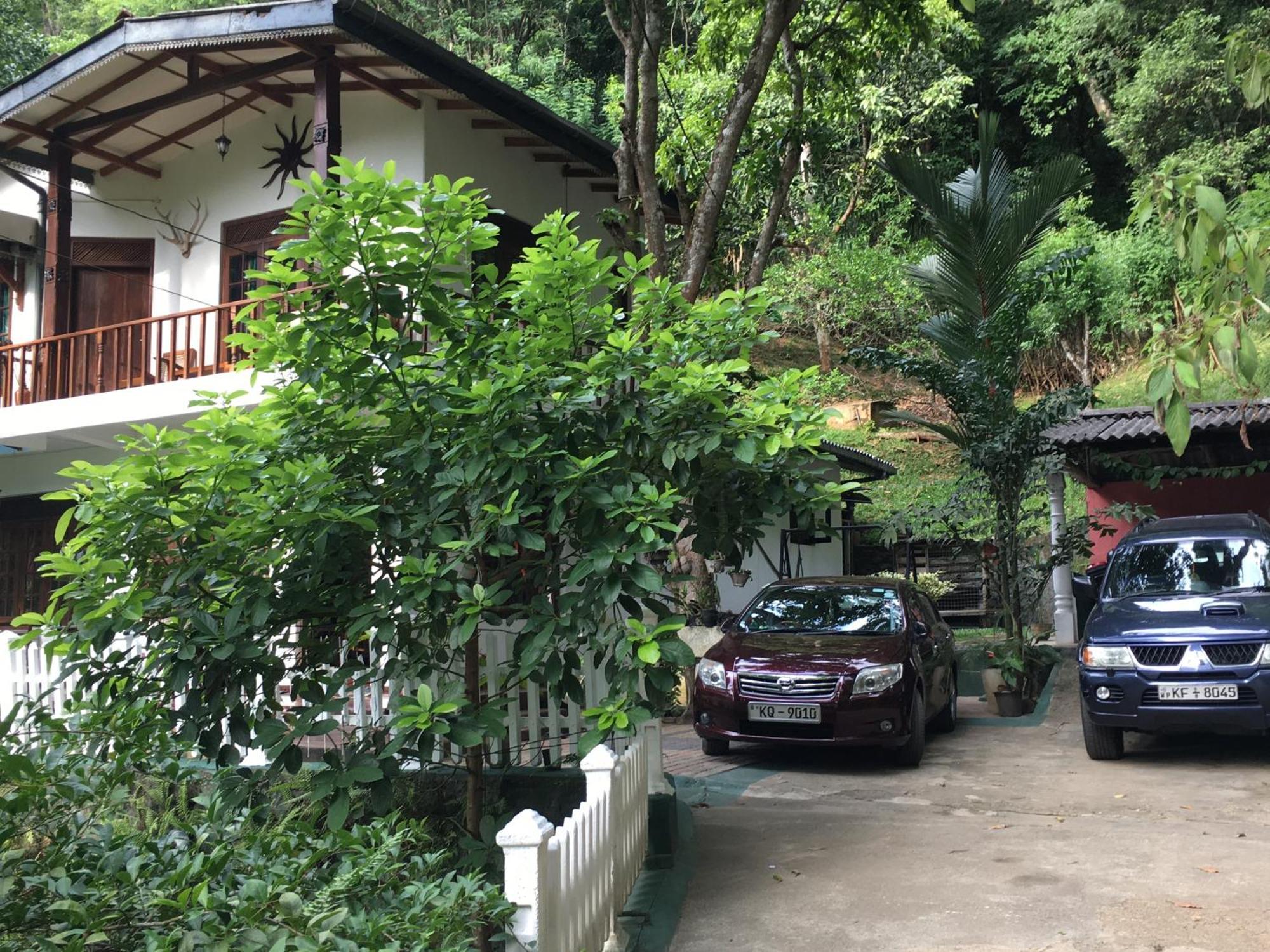 Villa25 Homestay Free Pick Up From The Centre แคนดี้ ภายนอก รูปภาพ