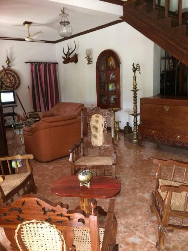 Villa25 Homestay Free Pick Up From The Centre แคนดี้ ภายนอก รูปภาพ